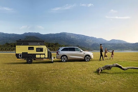 How a Hybrid Caravan Camper Trailer Enhances Family Camping Adventures